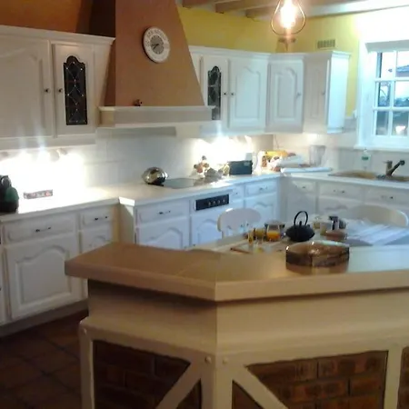호텔 Lovely & Quiet House 7 Km From Paris, 6 People 4*