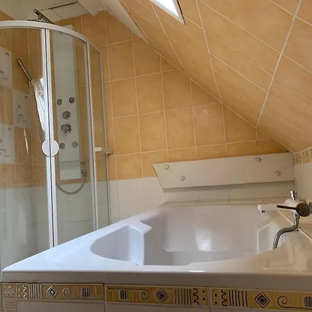 Lovely & Quiet House 7 Km From Paris, 6 People